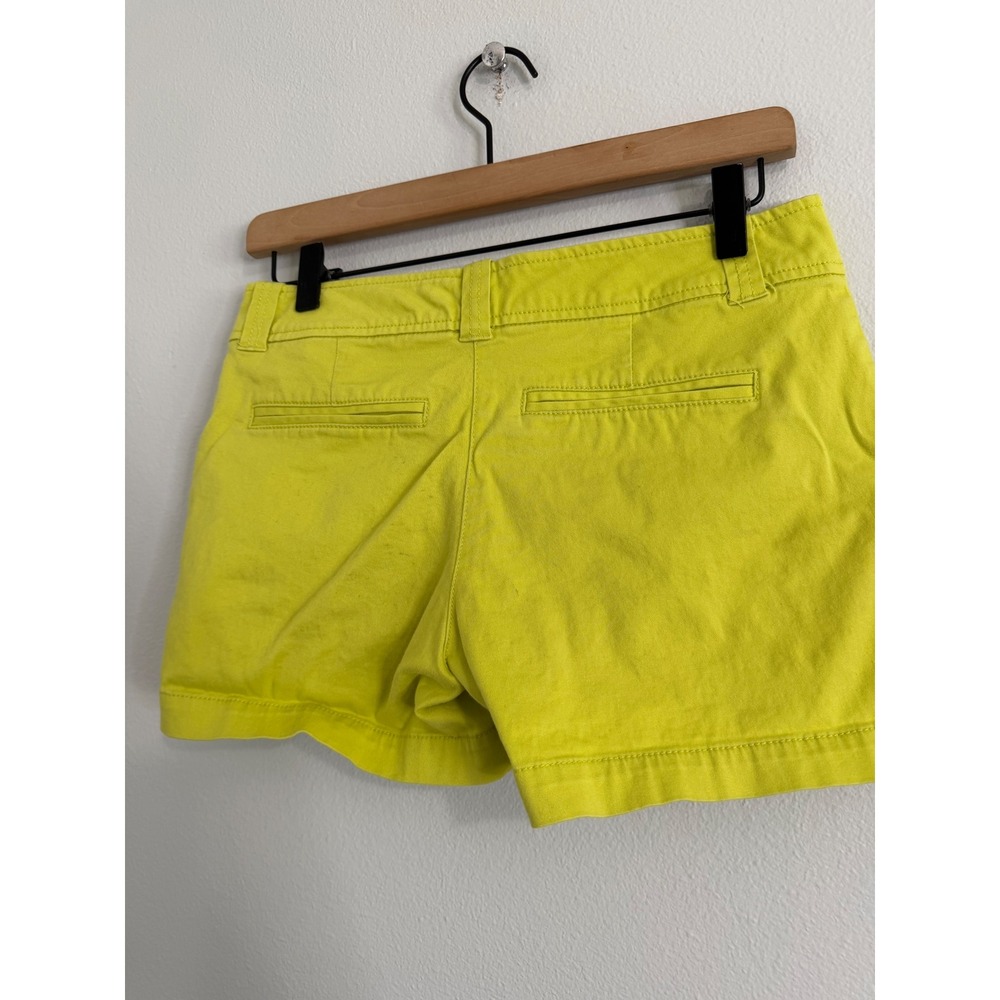 New York & Co - Mid Rise Neon Green Chino Style Shorts Women's Size 0 - Picture 4 of 9